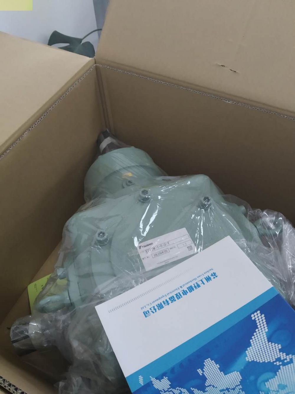 日本TSUBAKI椿本涡轮减速机EWJ42E20R