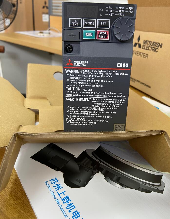 日本MITSUBISHI三菱变频器型号：FR-E820-0....